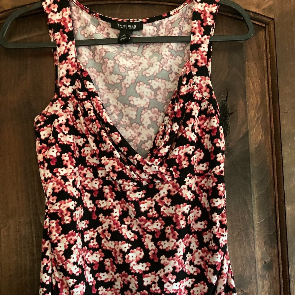 White House Black Market Floral Sleeveless Top size Medium